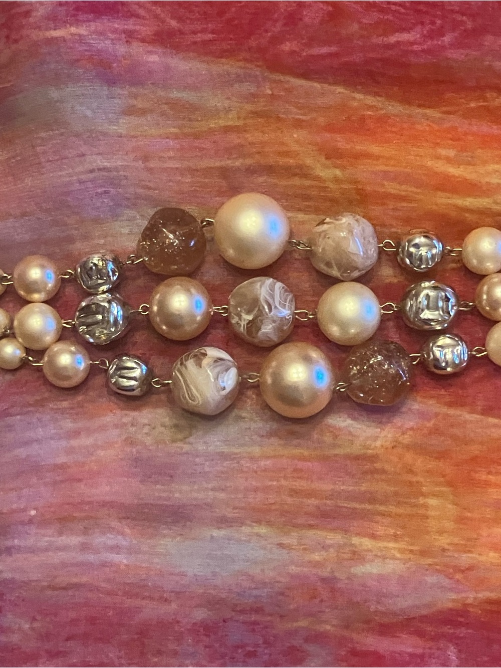 FAUX PEARL AND MARBLED BEAD BRACELET
